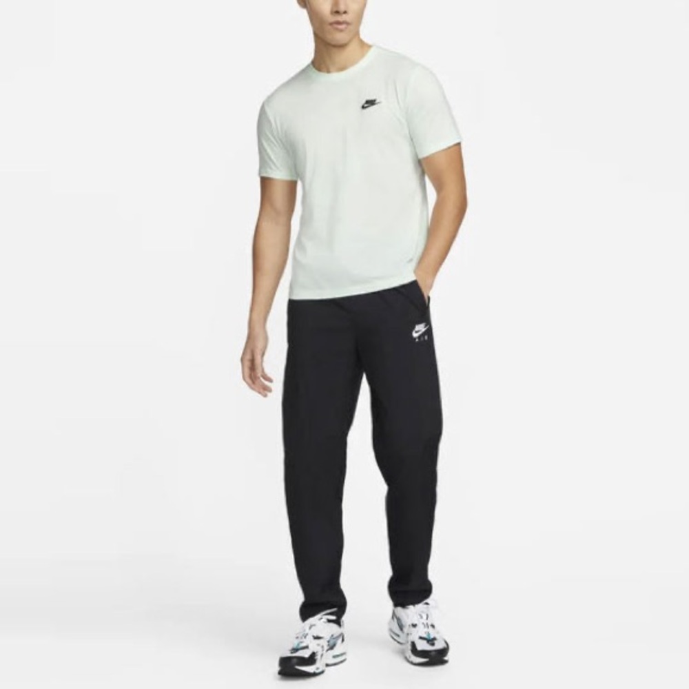 Nike Basic Patch Tee Mens Medium